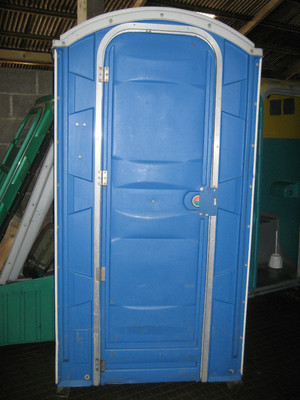 Second hand portable toilet