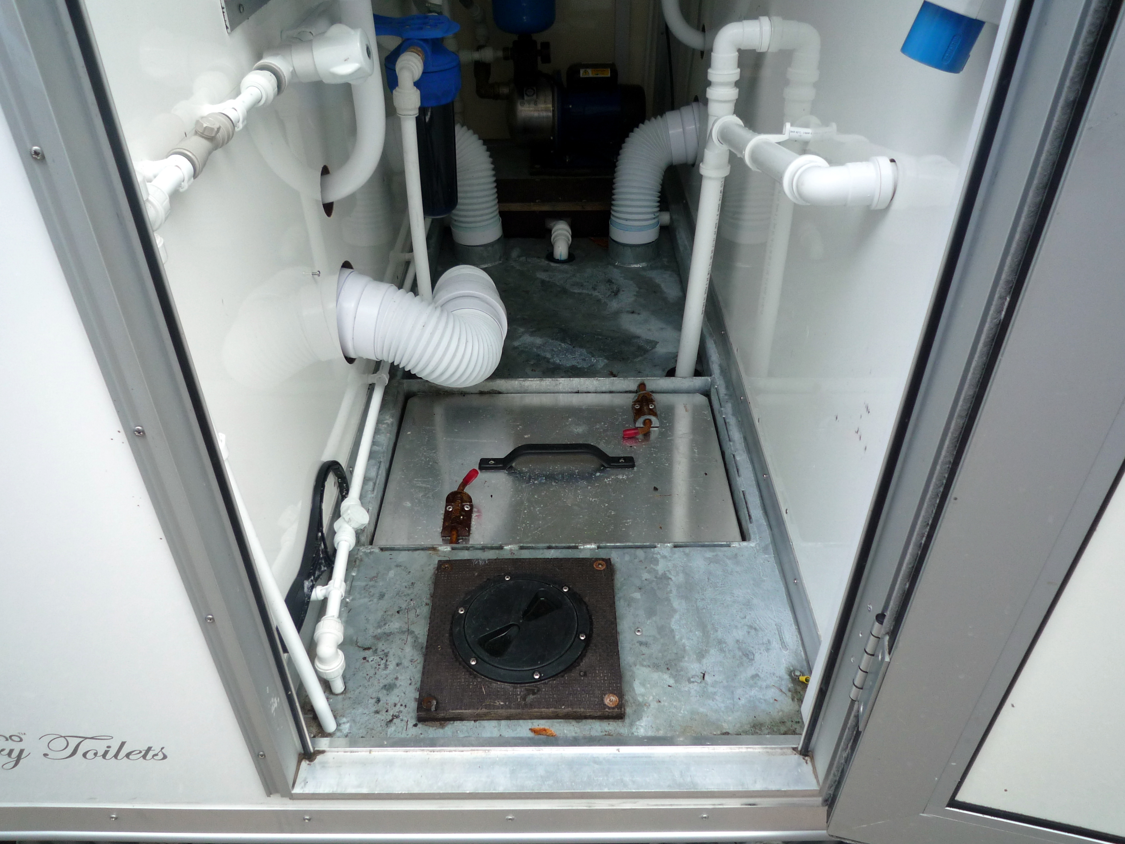 Toilet Trailer Tank emptying