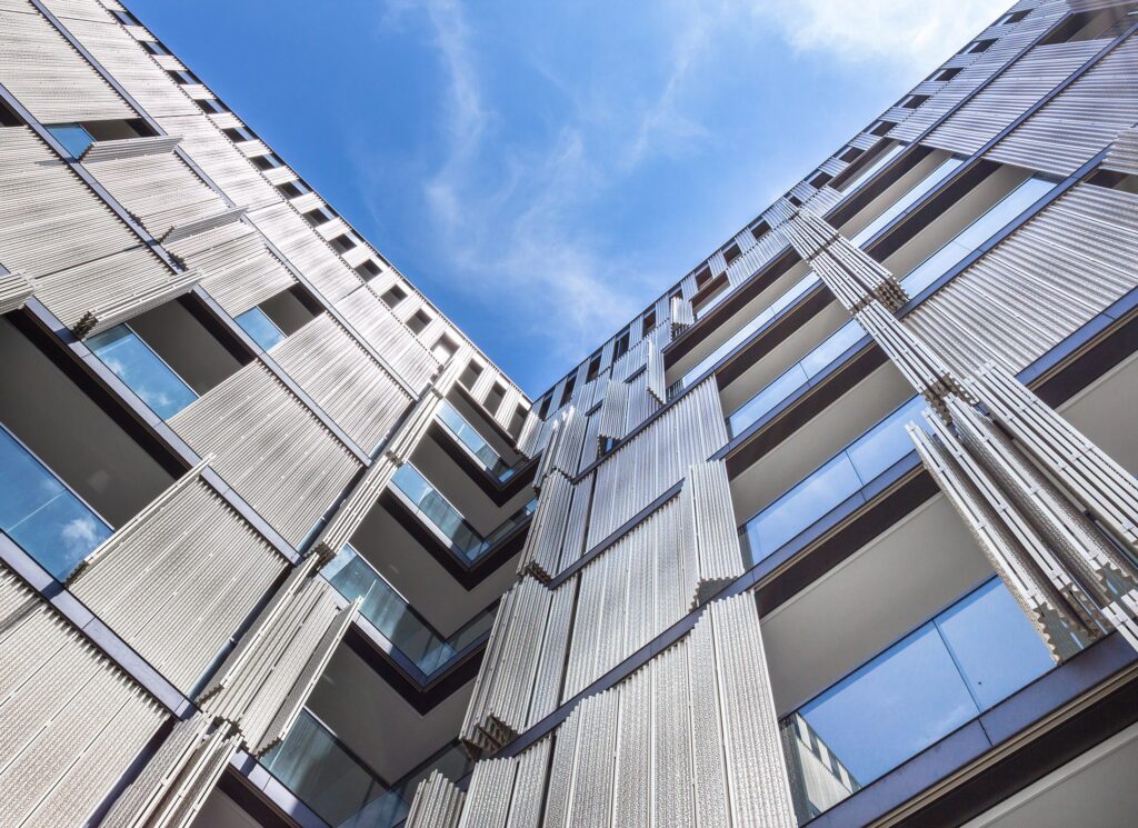 Solar Powered Ecowelfare Unit Supporting Façade And Cladding Works On A Building Envelope Project.